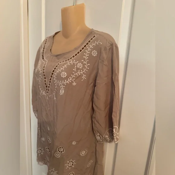 Solitaire Ravi Khosla Women’s Embroidered Blouse - Picture 7 of 11